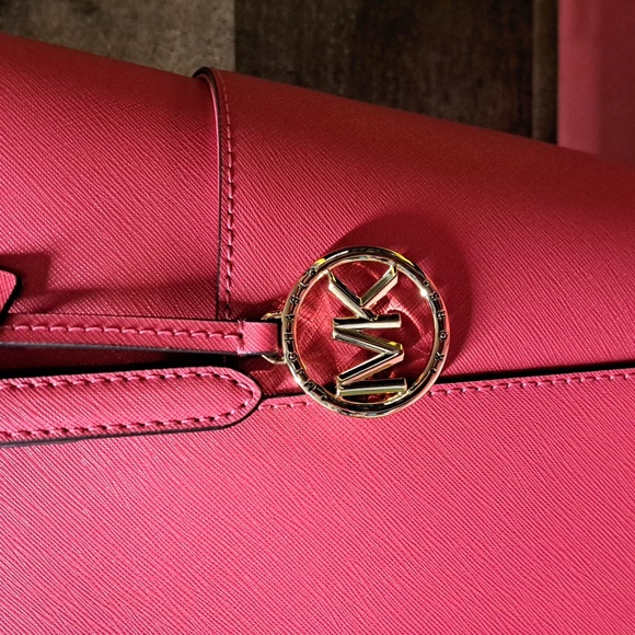 Michael Kors Jet Set Tote - Picture 2 of 7